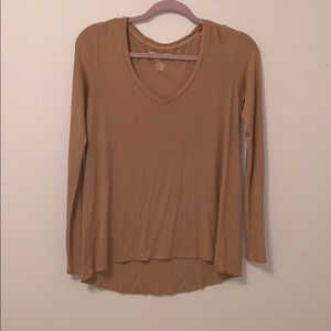 american eagle mustard v neck top